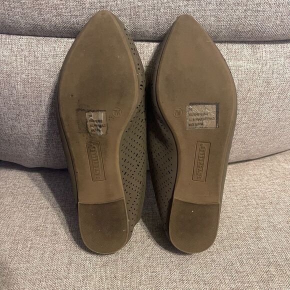 Seychelles Anthropologie Green Perforated Laser Cut Flats Womens Size 7W - Picture 6 of 6
